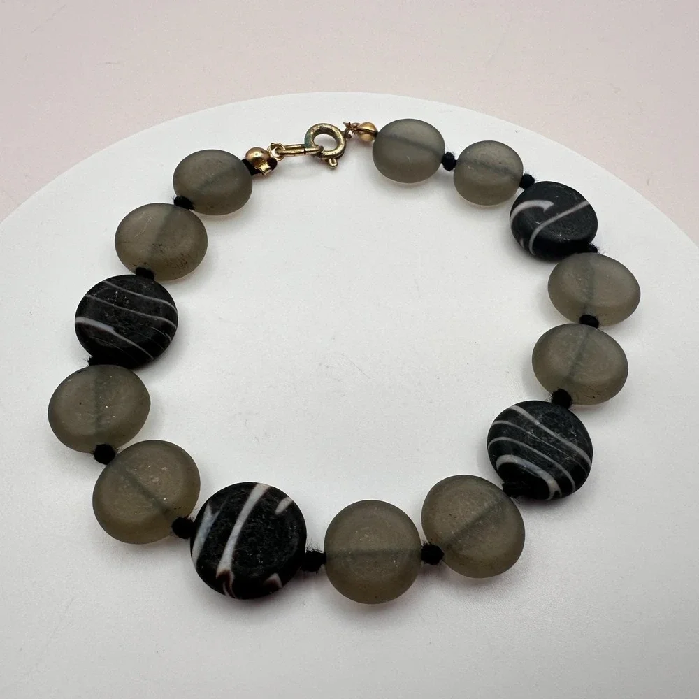 Vintage 80s‎ Frosted Gray Swirl Glass Bead Bracelet Boho Minimalist Gilt Jewelry